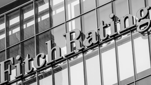 Fitch potwierdza dotychczasowy rating Polski, zmieniając jednocześnie perspektywę ratingu na negatywną